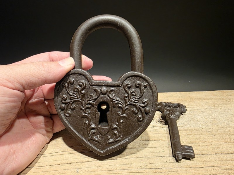 Ok Antique Victorian Style Cast Iron Heart Bridge Padlock Lock & Key