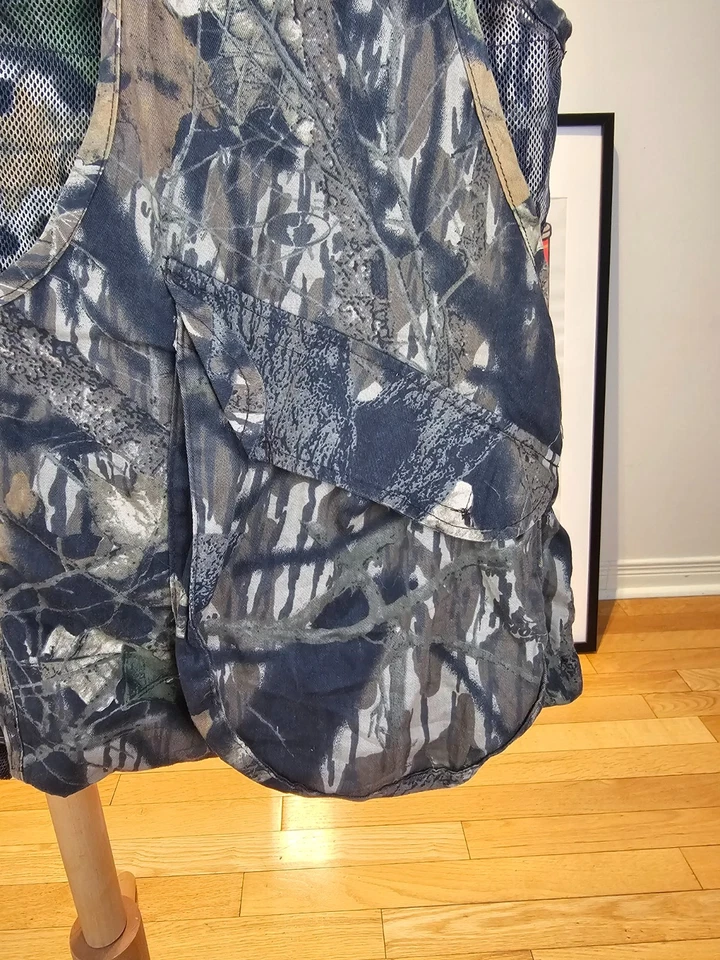 VINTAGE MOSSY OAK CAMOFOULAGE HUNTING VEST SZ XLARGE - Image 2 of 4