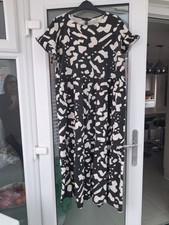 New Look black and white comfortable midi t shirt smock dress. Fit size 14-16