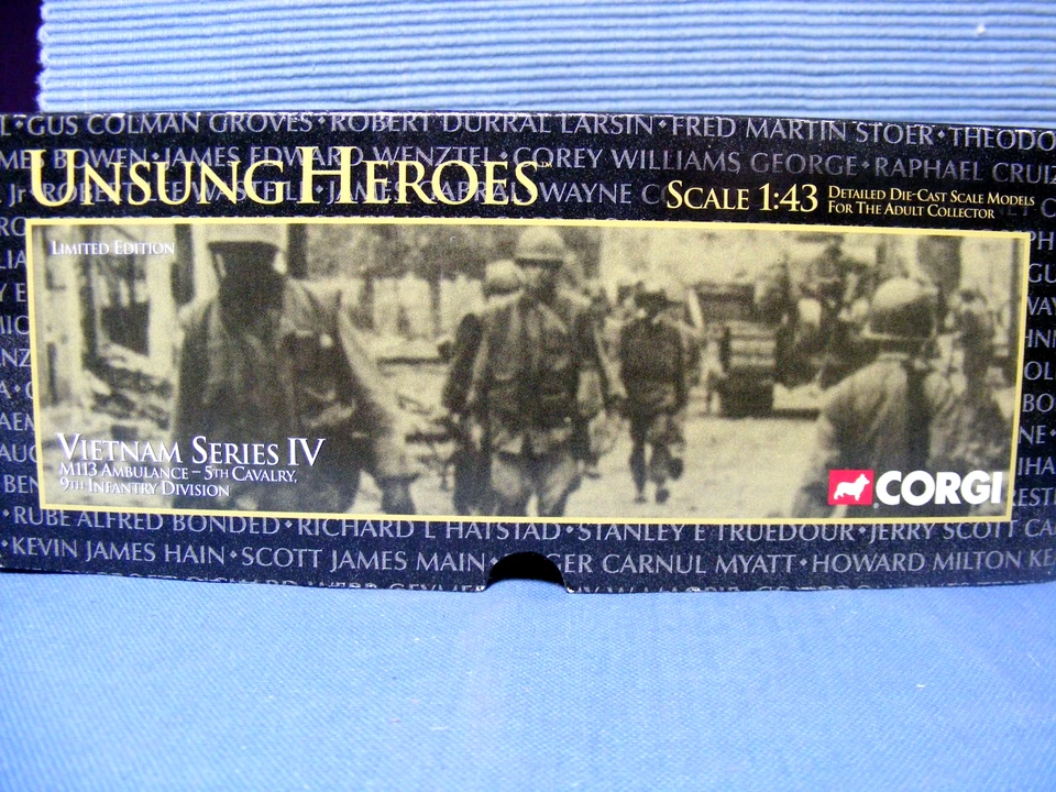 CORGI UNSUNG HEROES Viet Nam Series lV US51103 M113 Ambulance 5th Cav 9th Inf - Image 2 of 4