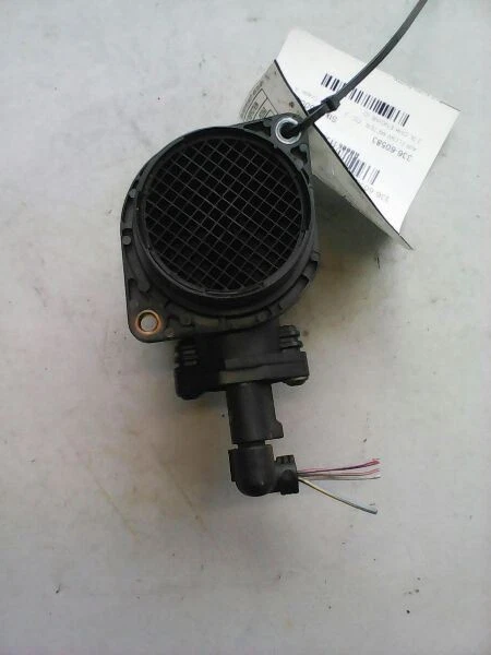 Medidor de flujo de aire 2,0 L gasolina compatible con 00-11 GOLF 63135 Foto 3 de 3