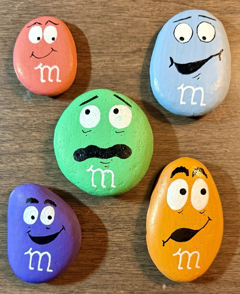 M&M hand painted Geocaching Trackables - Image 3 of 4