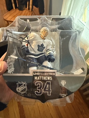 Toronto Maple Leafs Auston Matthews 2017 Calder 6'' Figurine Limited Edition NHL