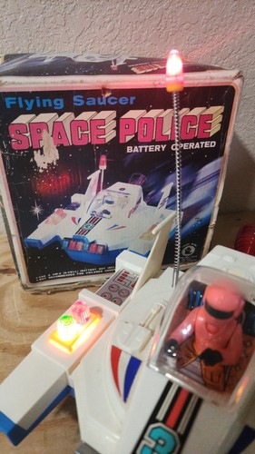 Vintage Kuang Mei Toys Space Police Flying Saucer Plastic Space Toy WORKING READ - Picture 11 of 14