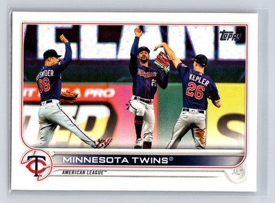 2022 Topps - Minnesota Twins #435; Byron Buxton, Max Kepler, Rob Refsnyder