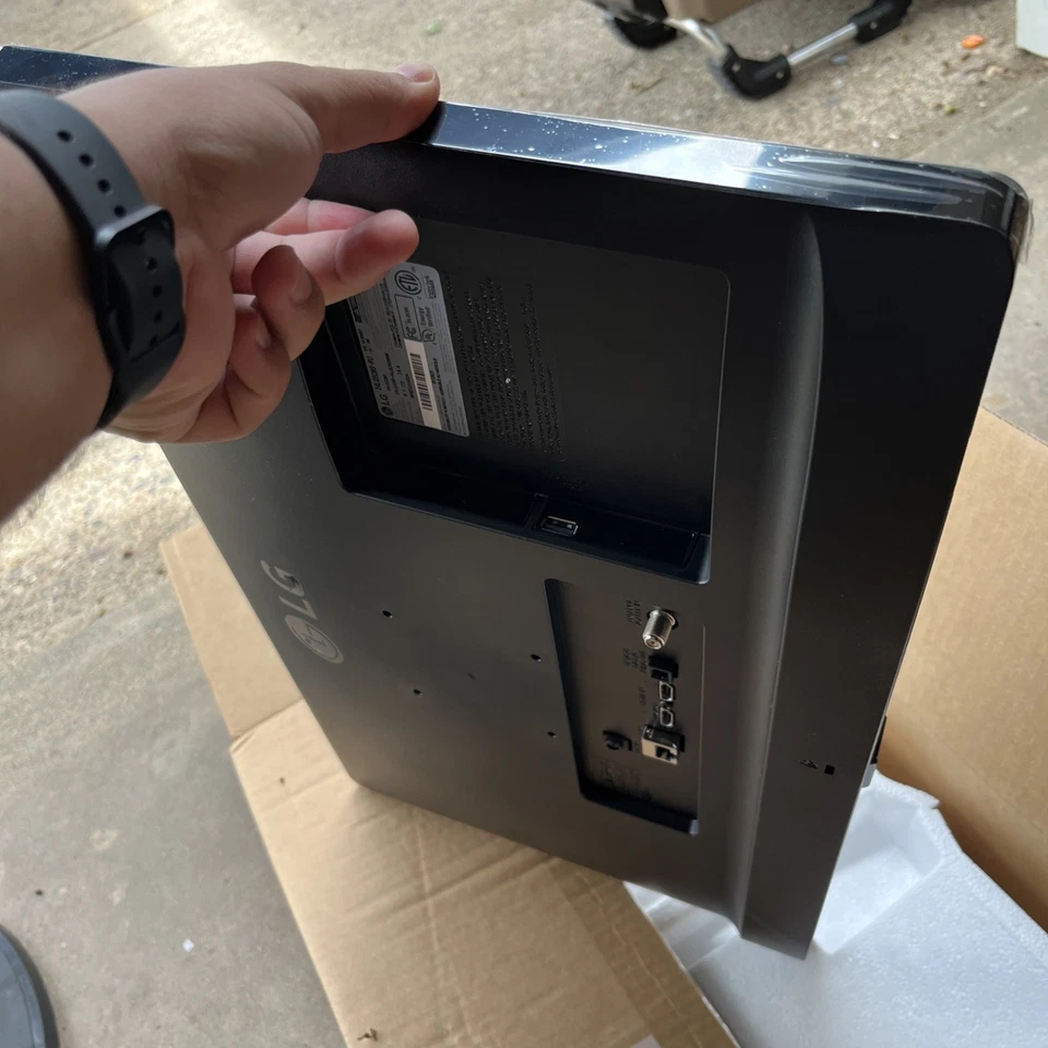 LG 24LM530S 24" IPS LED Mountable Smart TV - Image 2 of 2