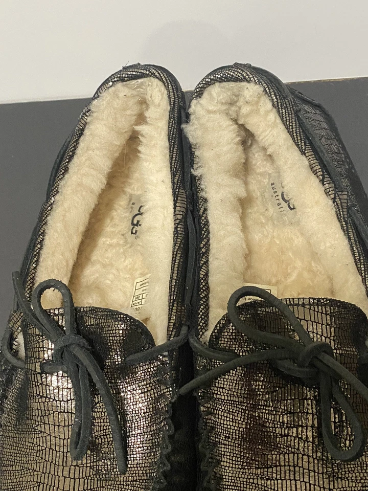 Zapatillas metálicas UGG Australia clásicas Dakota ll para mujer talla 11 usadas Foto 2 de 4