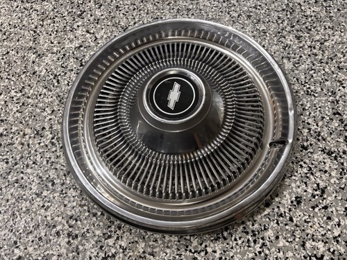 1970-75 Chevrolet Impala Monte Carlo Blazer Chevelle C10 15” Hubcap - Picture 2 of 4