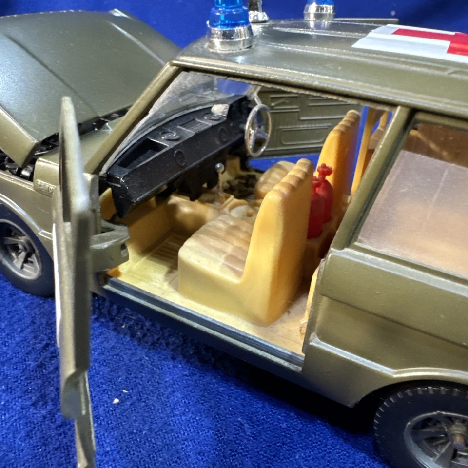 Burago 1/24 Range Rover Ambulance- Italy-0104 - Image 4 of 4