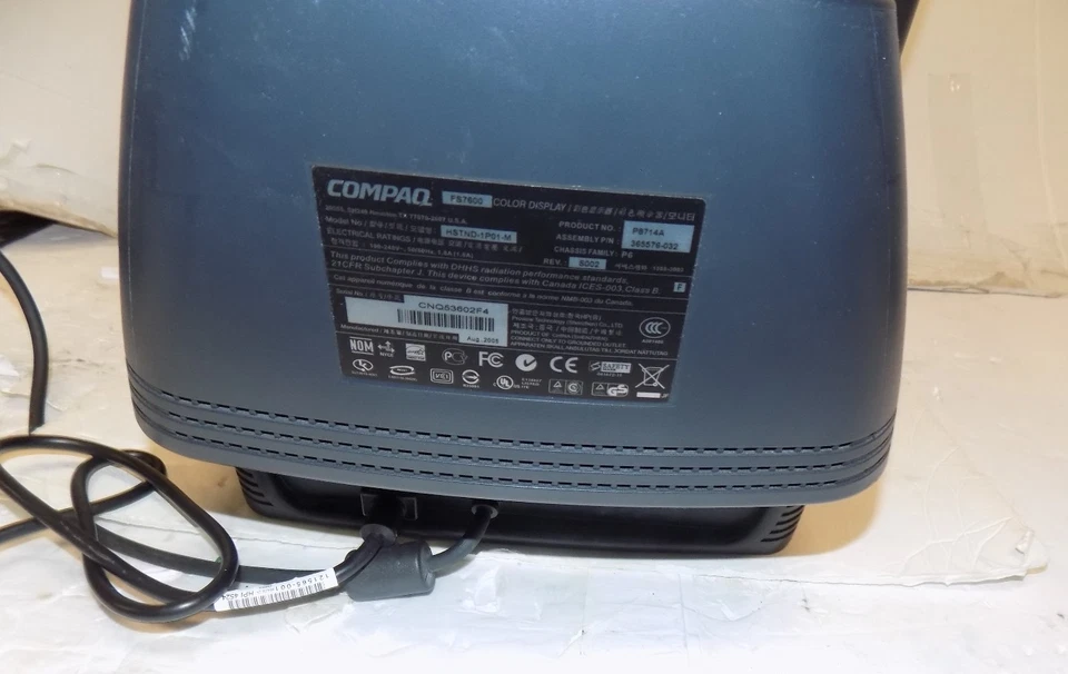 Vintage COMPAQ FS7600 17" Flat CRT Monitor Gaming Computer Great Condition - Image 3 of 3