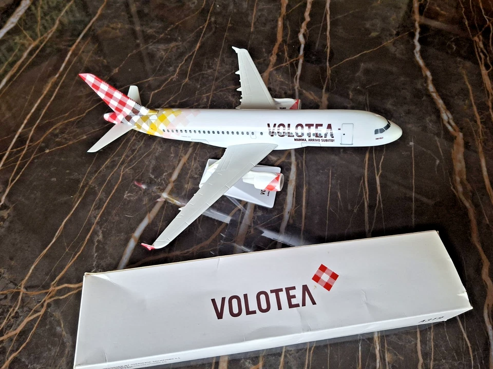 Modellino in scala Aereo VOLOTEA AIRBUS A319 nuovo in plastica - Immagine 4 di 4