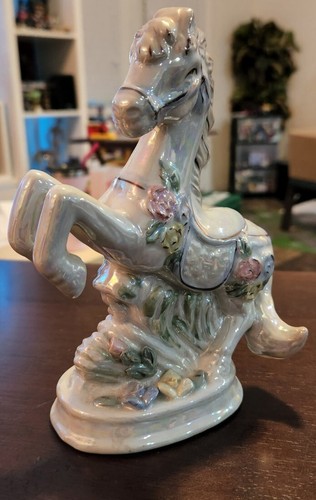 Vintage Porzellan Pferd mit Rosen. Sehr Einzelstück.