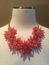 New Without Tags Gold  Rose Pink Floral Beaded Adjustable Pendant Necklace