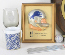 Lote De Colección Detroit Lions: NFL TECHNIGRAPH Casco Placa de Pared, Taza y Lápices ++