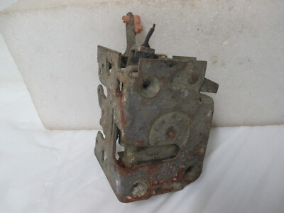 Mopar NOS 1975-77 B-Body 74-77 C-Body 77 F-Body RH Front Door Lock ASSY 3760002