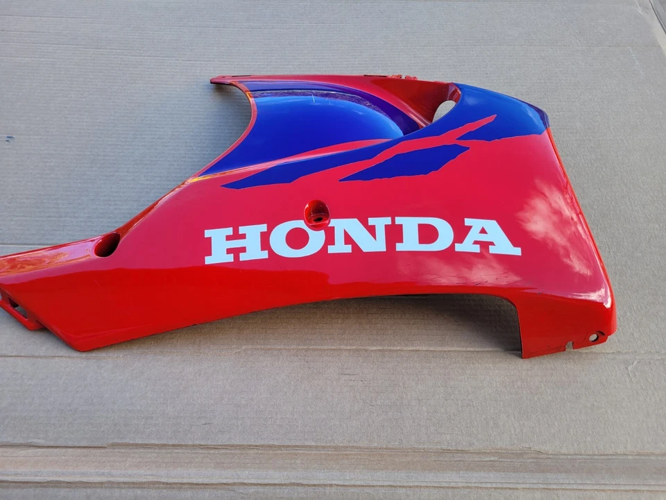 honda cbr900rr fireblade lower rh fairing 64420-MASA-0000 - Image 2 of 4