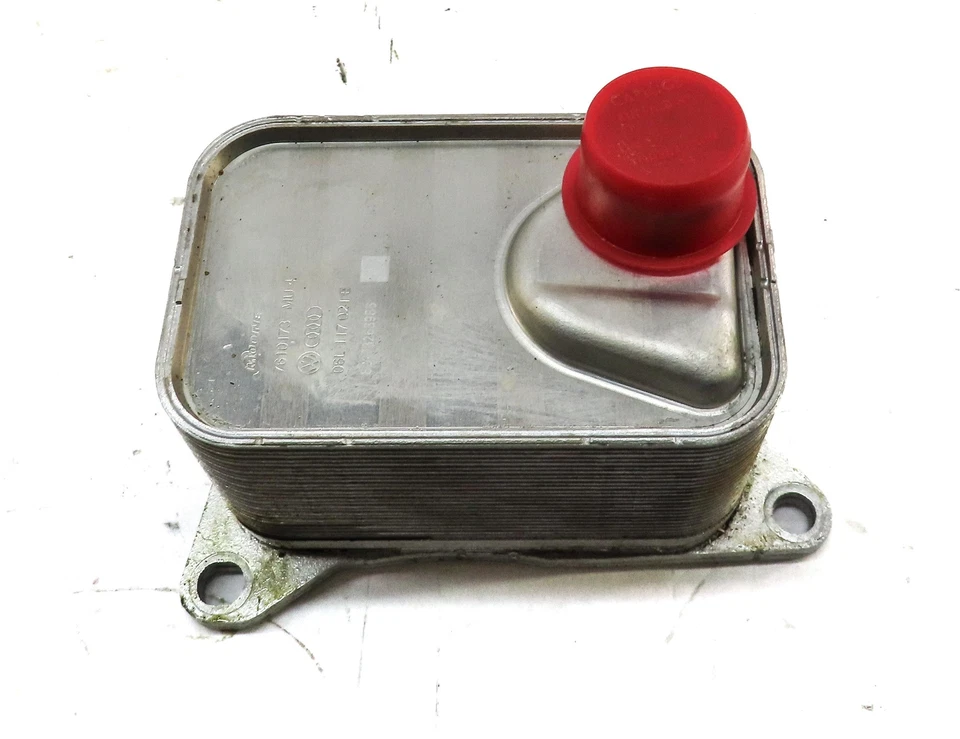 15-23 A3 A4 A5 A6 A7 Q3 Q5 Q7 S3 TT GOLF GTI 1,8 L 2,0 L ENFRIADOR DE ACEITE DE TRANSMISIÓN Foto 2 de 4