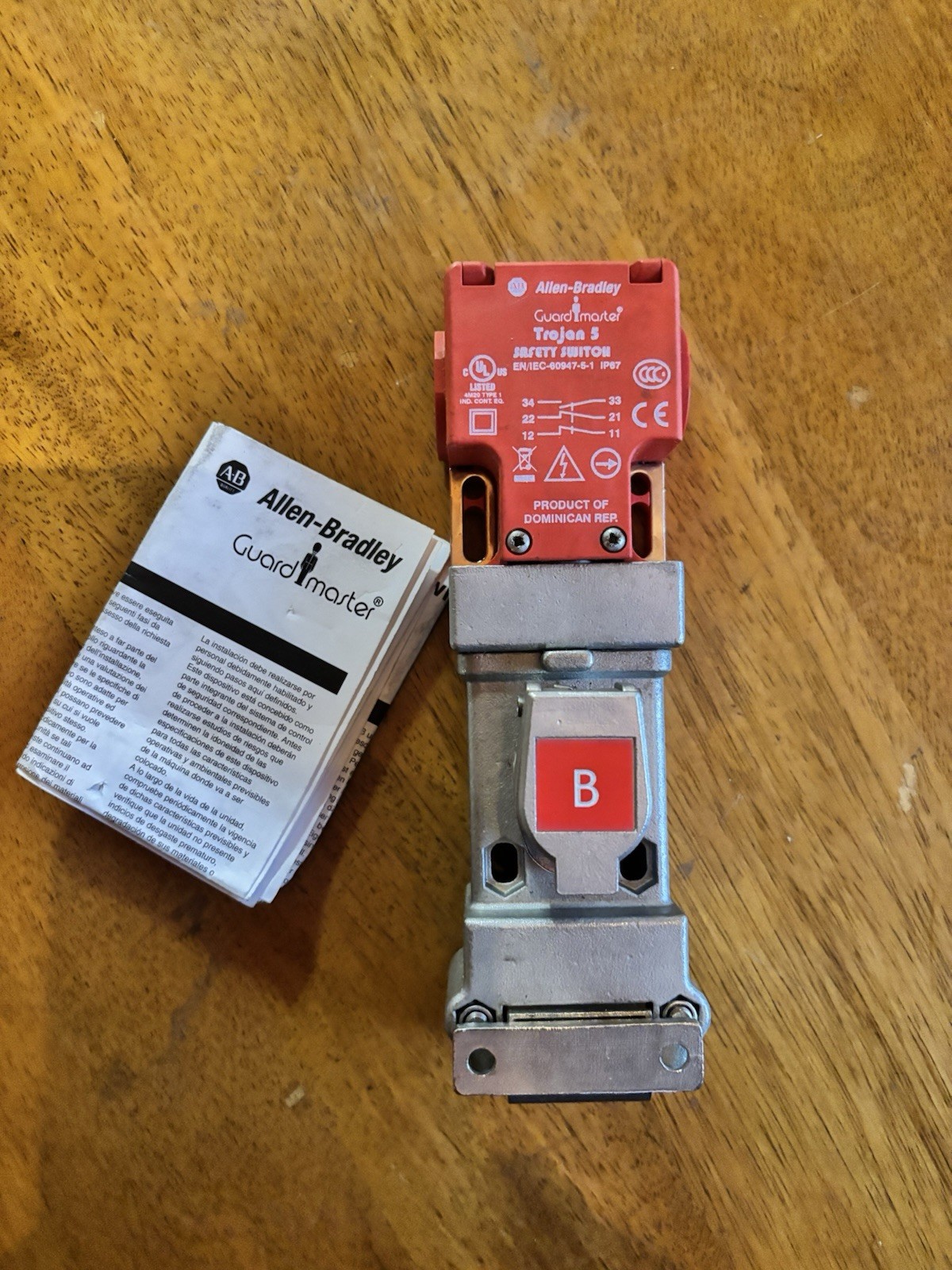 Allen Bradley 440T-MSSUE20 Guardmaster Trapped Key Interlock 2NC+1NO Great deal!