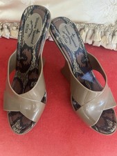 VIVIENNE WSTWOOD VINTAGE MELISSA SANDALS, Size 7. Khaki.