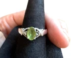 VTG 925 Sterling Silver Green Peridot Sz 7 Ring w Claw Design and Accent Stones