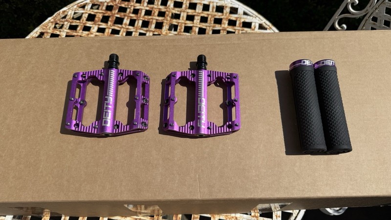 Deity Black Kat Flat Pedals In Purple with Deity Lockjaw Grips MTB Enduro Bike