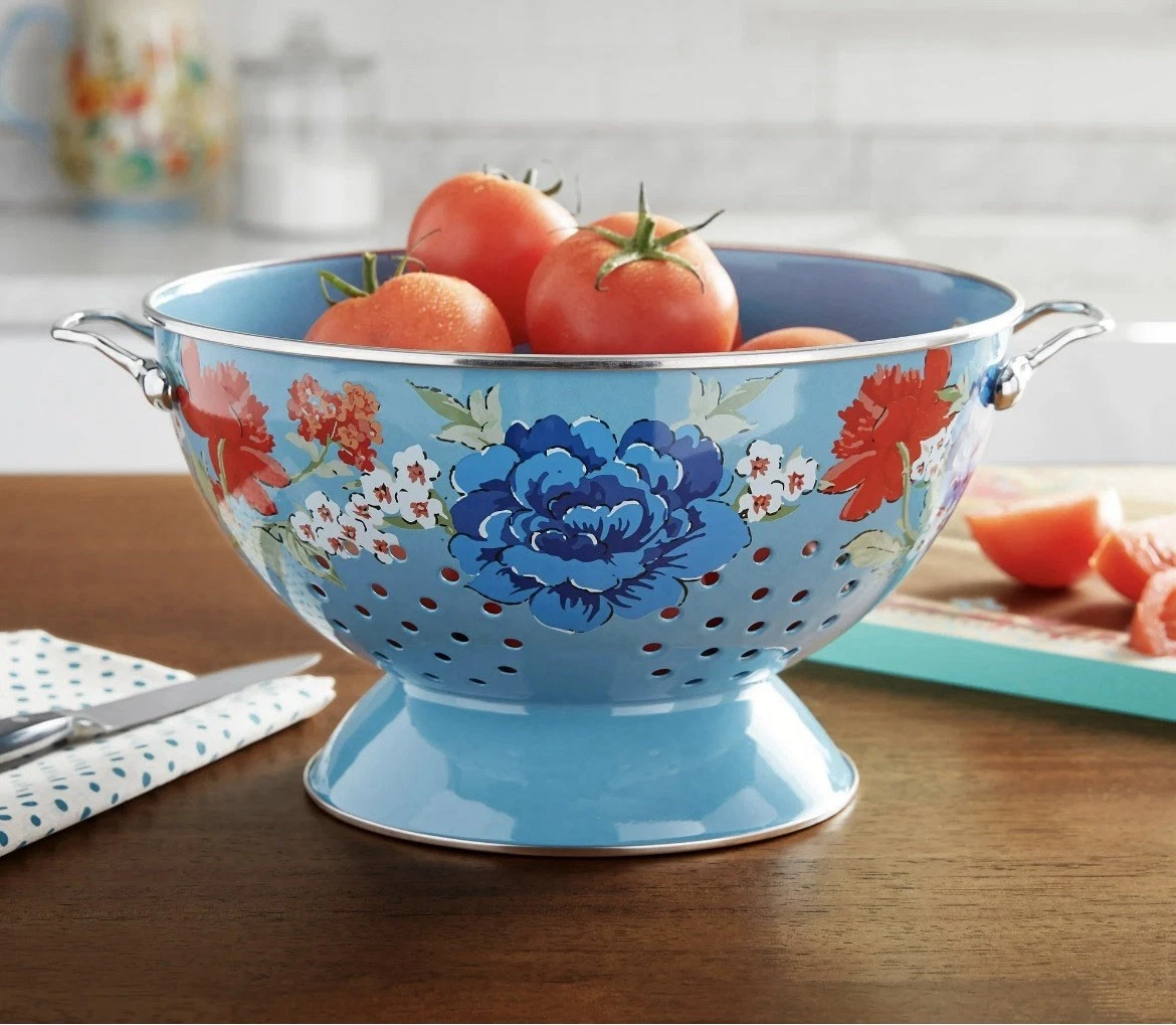 The Pioneer Woman Classic Charm 5-Quart Enamel on Steel Colander. NEW