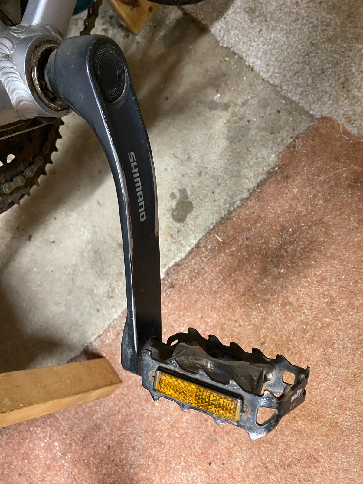 Halfords Carrera Crossfire 1 men's bike, silver, Shimano 21 speed, 28