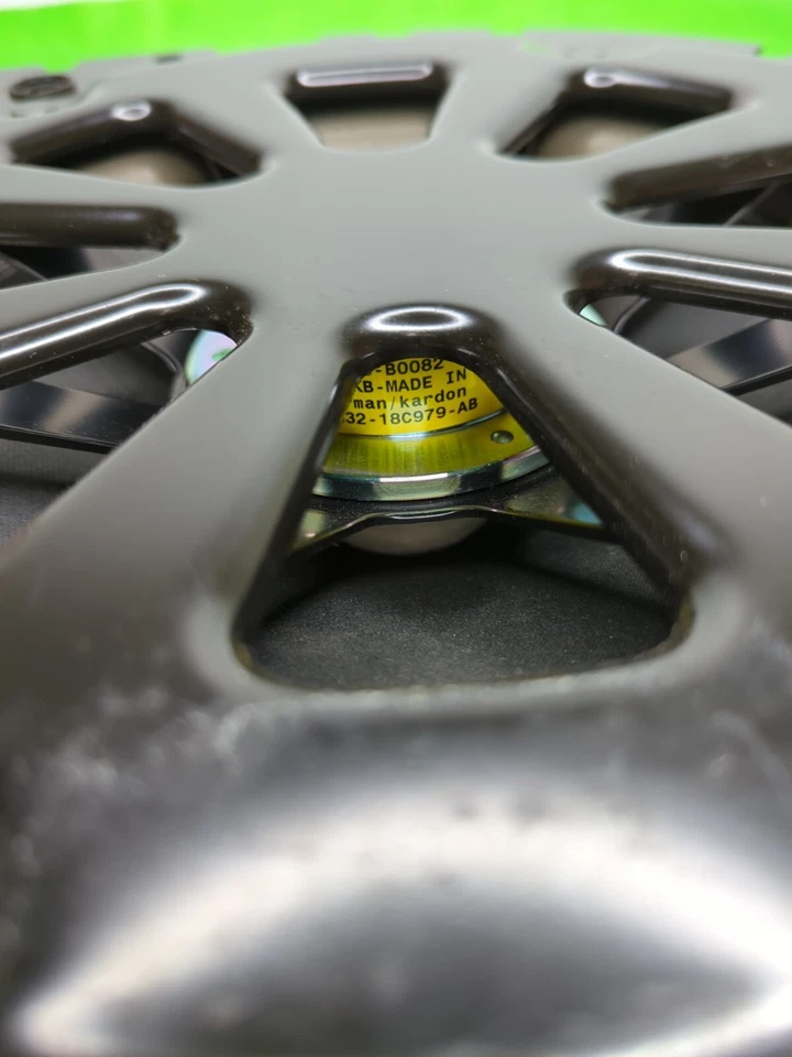 Land Rover Discovery Lr4 Hse 2010-2013 altavoz subwoofer sonido trasero derecho Rh Foto 3 de 4