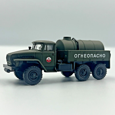 URAL fuel truck CA, green. Armed forces of the USSR. scale 1/87 (HO)
