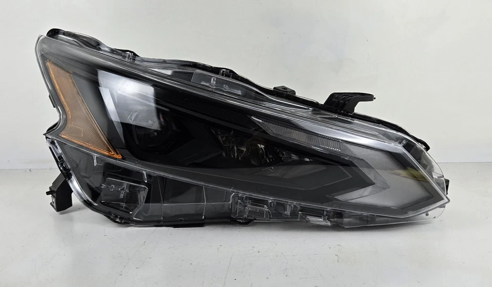 ¡Dañado! Faro LED negro lado pasajero derecho Nissan Altima OEM 2023-2024 Foto 3 de 4