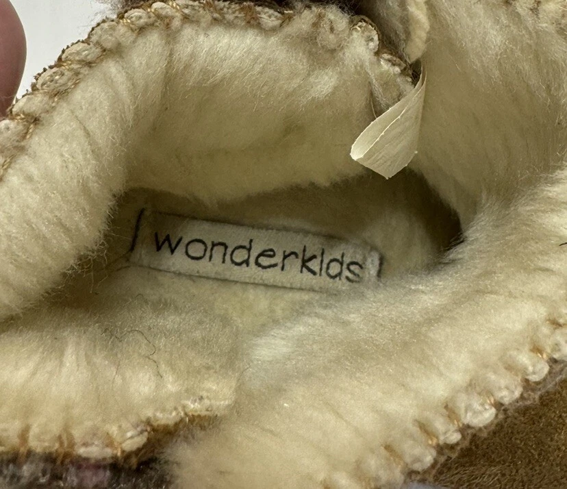 Botas de gamuza Wonderkids para niños pequeños talla 5 tostadas oscuras Foto 4 de 4