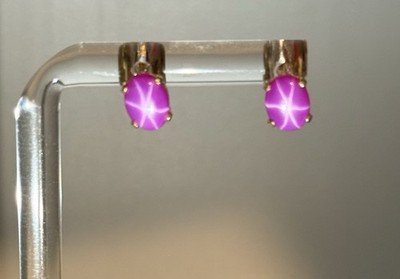NICE PAIR of 14k YELLOW GOLD STUD SYNTHETIC LINDE STAR RED RUBY EARRINGS T6