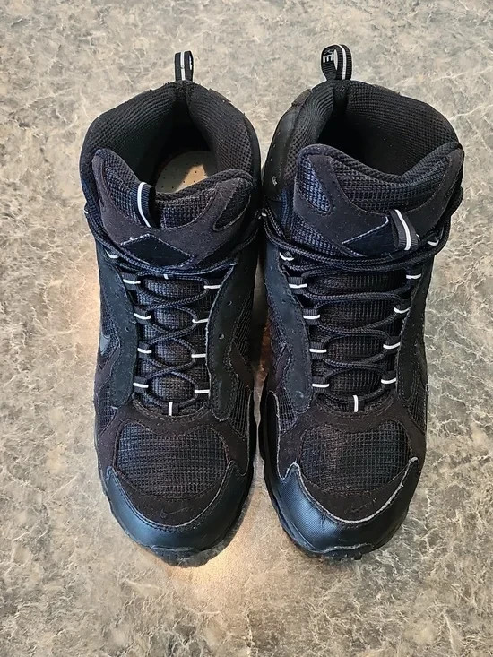 Nike Air Max Terra Sertig Triple Black Mens Sneaker Hiking Boot 537695-010 Sz 13 Nike Air Max Terra Sertig Triple Black Mens Sneaker Hiking  main image 3