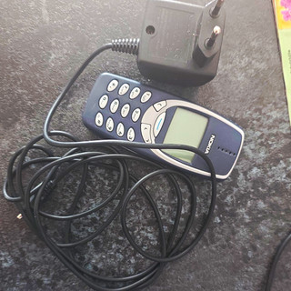 Nokia 3310 Blau Candy Bar 1 MB mit Ladegerät/Netzteil und Akku BLC 2