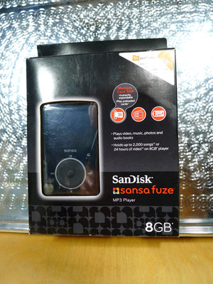 NIB SanDisk sansa fuze 8GB SDMX14R-008GK-A57  MP3 Player - NEW&SEALED