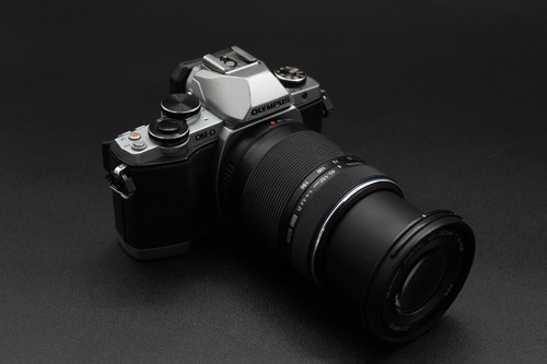Olympus OM-D E-M10 Silver w/ 40-150mm Lens *4480 Shutter Count* - Picture 3 of 12