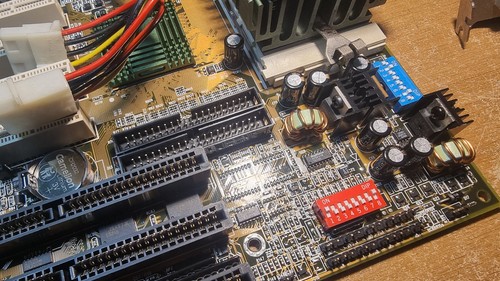 ABIT PD5N - 512K 1.31 + Pentium MMX 200 MHz + 32MB Ram + cables + Audio - Picture 3 of 12