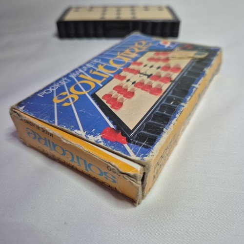 Solitaire Magnetic Pocket Version In Original Box and Red Pieces Vintage 1990s - Picture 6 of 7