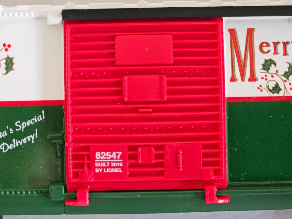 Lionel North Pole Central Lines Merry Christmas Boxcar #1225-15 Used no box  - Image 4 of 4