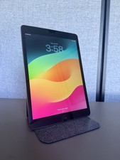 Apple iPad 8th Generation A2430 32 GB, Wi-Fi 4G, 10.2 in - Space Gray