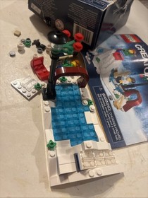 LEGO CREATOR: Winter Skating Scene (40107) Limited Edition