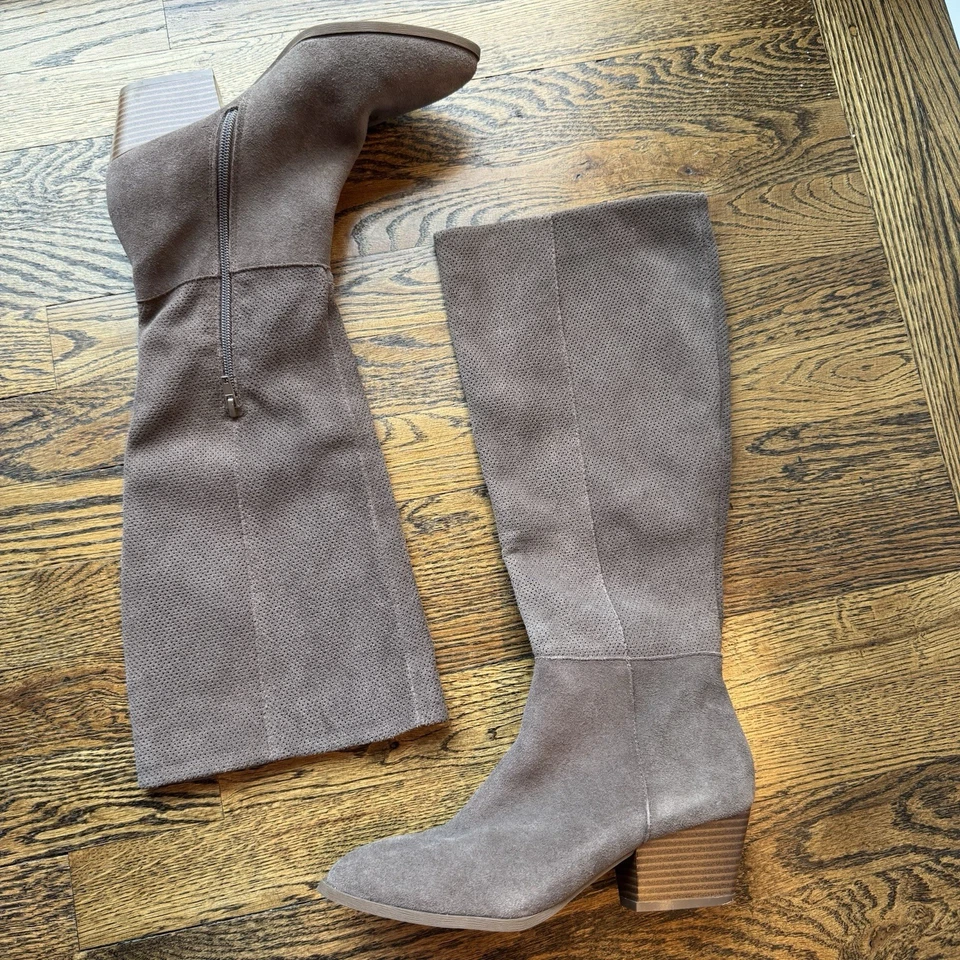 Botas hasta la rodilla de gamuza de cuero topo Style & Co 7 Foto 2 de 4