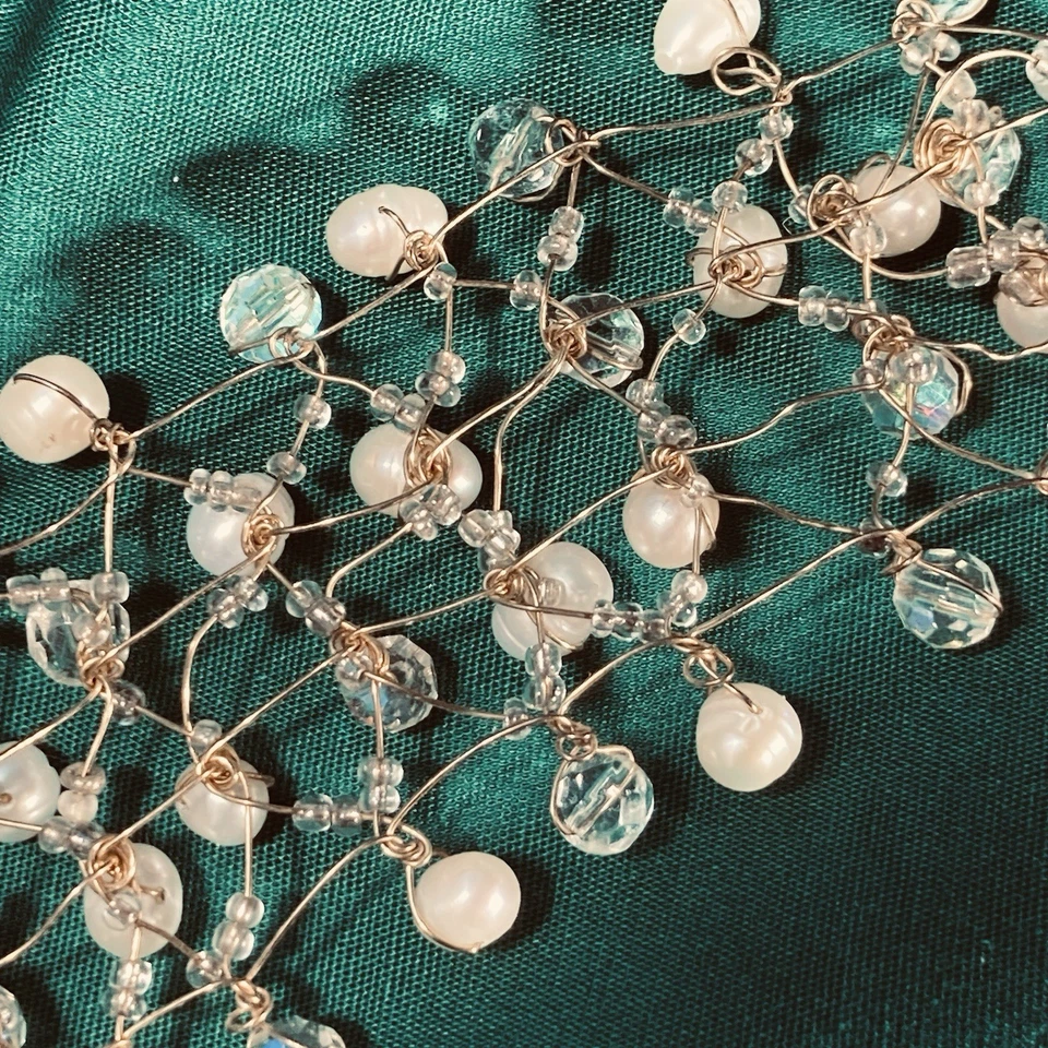 Браслет из латунной проволоки с ручным заводом с пресноводным жемчугом и бусинами люцита, 2 дюйма x 5–8 дюймов - Изображение 4 из 4