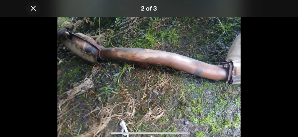 Subaru Legacy GT 2005-2009 tubo descendente de stock Foto 2 de 3