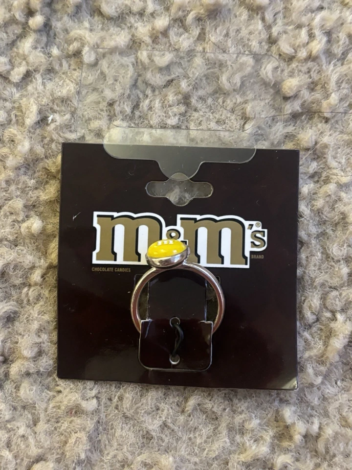 Anillo M&M Amarillo Con Tono Plata Nuevo Joyería Monet Foto 4 de 4