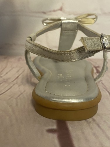 Kid's Copper Key Silver Jewel Strap Flat Sandals Summer Shoes Girls Flip Flops 2 - Picture 4 of 24