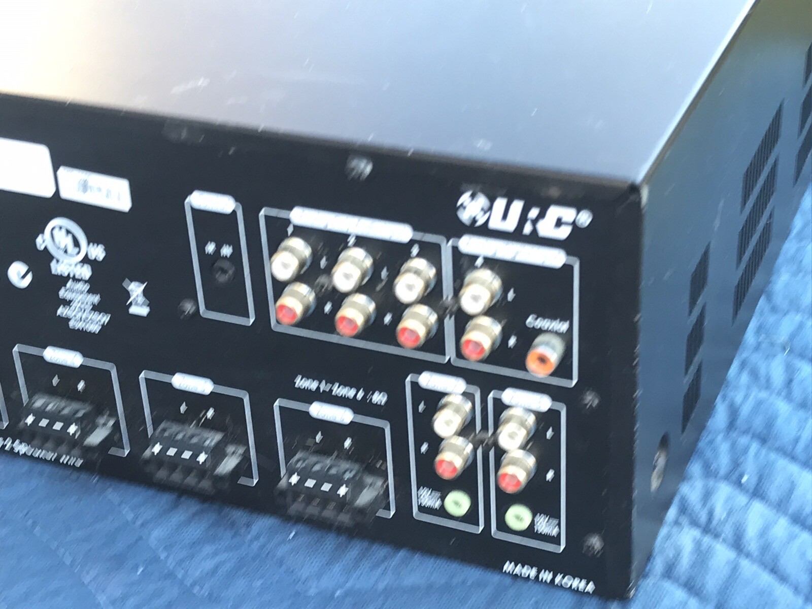 UNIVERSAL REMOTE CONTROL URC DMS-1200 MULTI-ZONE RACK MOUNT AMPLIFIER