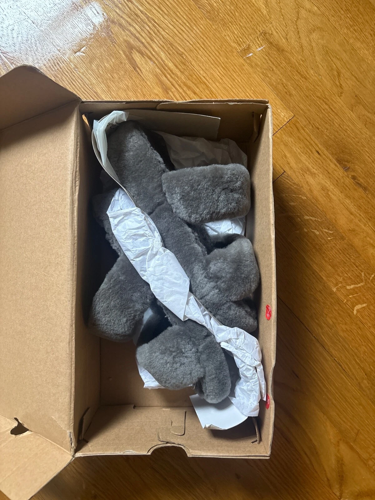 Ugg Fuzz Yeah sandalo ciabatta scarpa grigio fibbia argento USA 7 nuovi cinturini