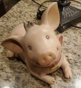 babe, Babe the Movie Pig Vinyl Statue Universal city Studios 1998