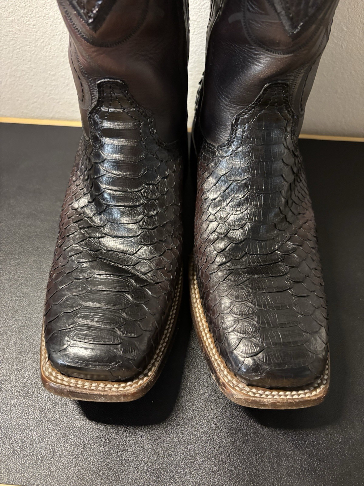 Cuadra Men's Lisboa Cherry Python & Laser Square … - image 5